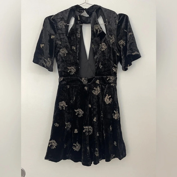 Lost and Wander Genevieve Black Velvet Embroidered Romper Size XS / Extra Small - Picture 4 of 6